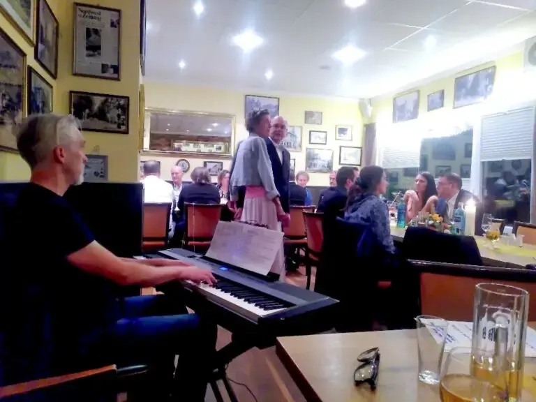 Salonpiano: Dezente und coole Live-Hintergrundmusik für alle Formate wie Tischformate und konventartige Events 