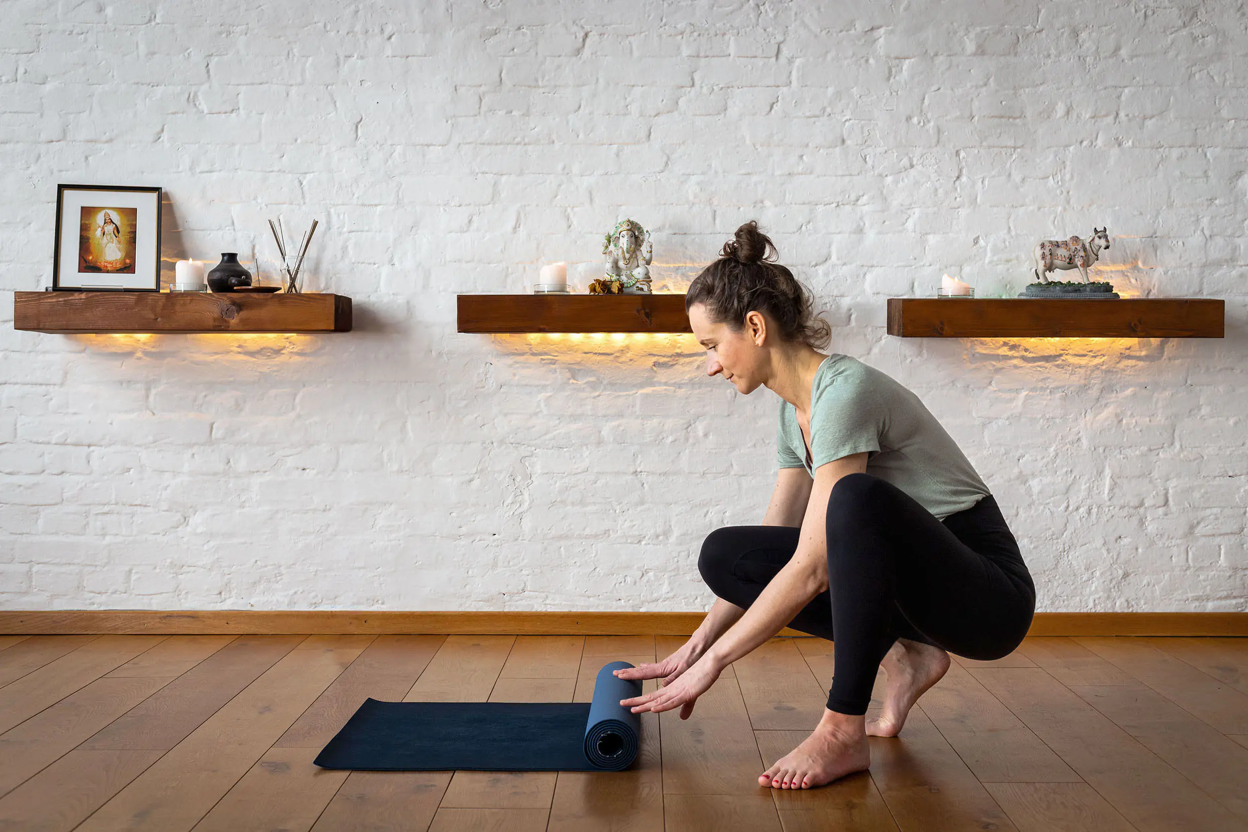 Professional photography for yoga teachers and studios. Portraits, poses, teaching situations and studio interiors.