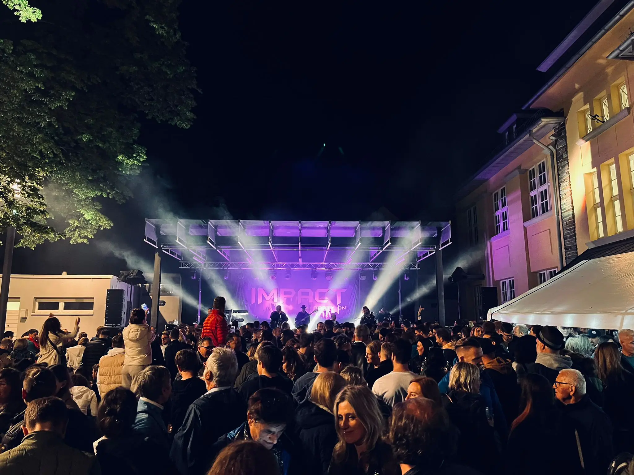 Partyband - Repertoire von Klassikern bis zu aktuellen Charts begeistert mit Professionalität  und Spielfreude 
