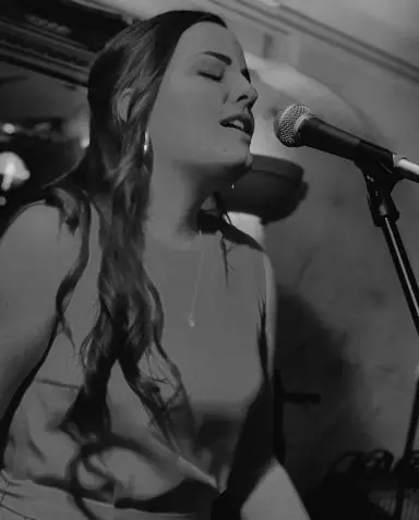 Ob emotionale Songs, ruhige Hintergrundmusik oder stimmungsvolle Partykracher - Gemeinsam finden wir den richtigen Vibe!