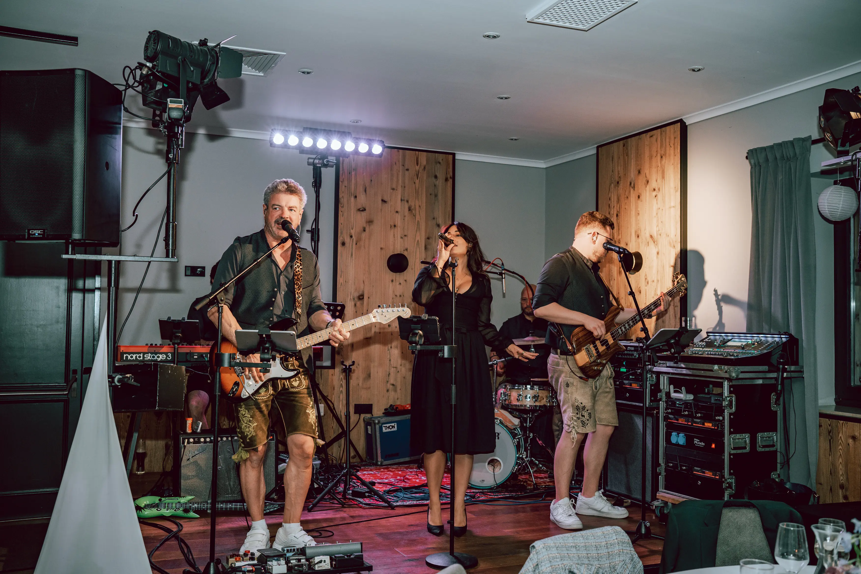 Professionelle, moderne Partyband und Eventband für Hochzeiten, Firmenevents, Festzelte und Geburtstage