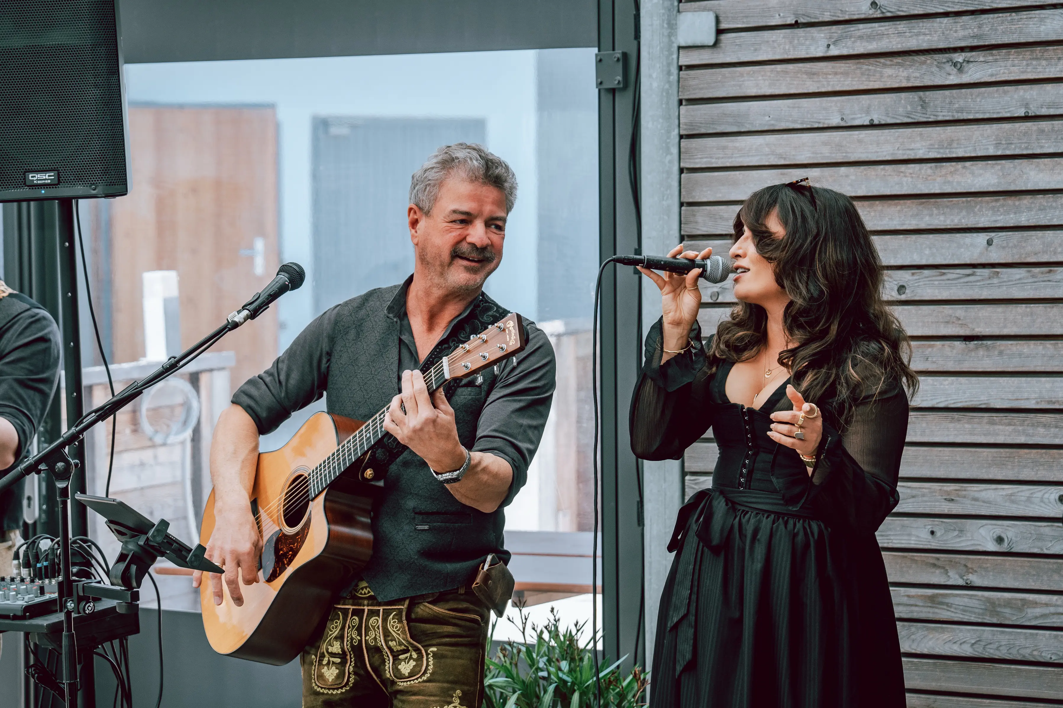 Professionelle, moderne Partyband und Eventband für Hochzeiten, Firmenevents, Festzelte und Geburtstage