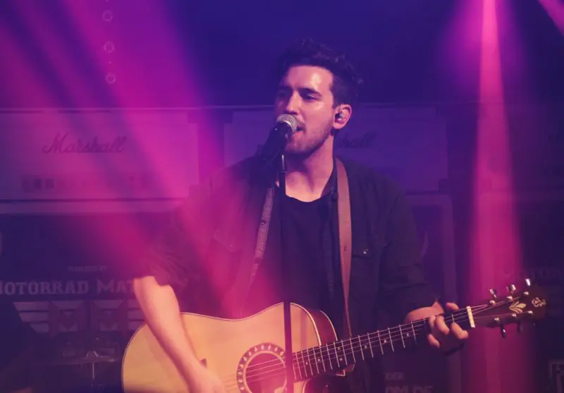 MH Solo – Handgemachte Live-Musik mit Gitarre, E-Piano & Gesang
