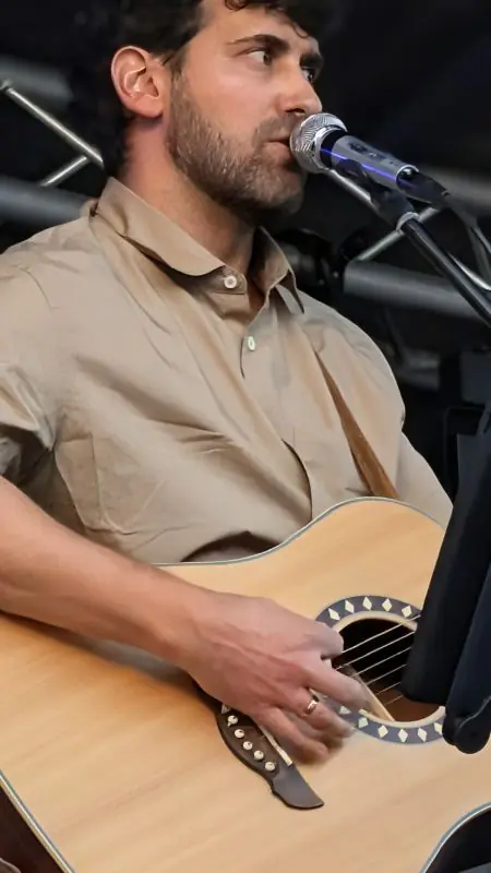 MH Solo – Handgemachte Live-Musik mit Gitarre, E-Piano & Gesang