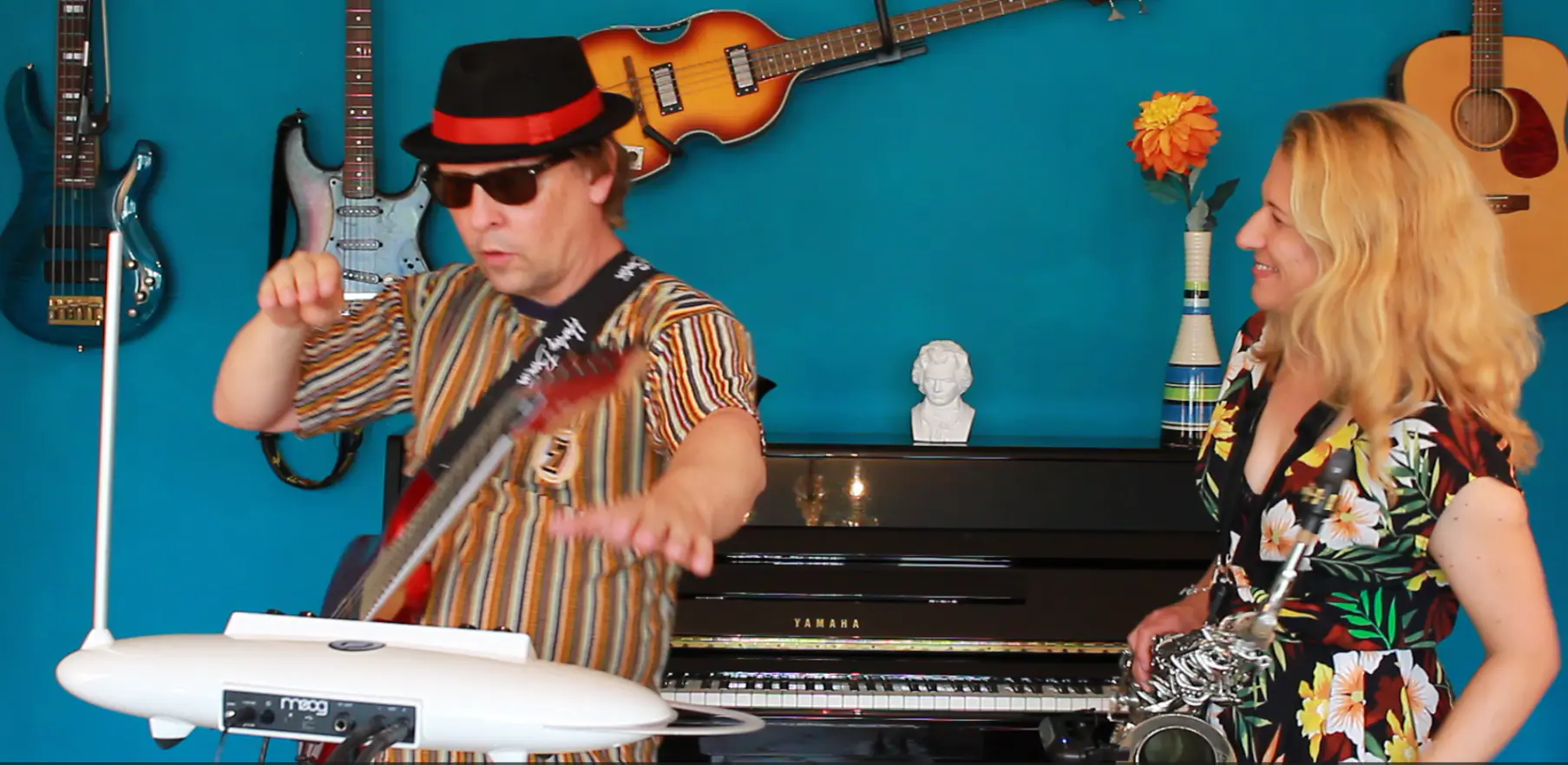 DJ Plus: DJ und Musiker, immer kombinierbar mit live Musik und live Gesang!